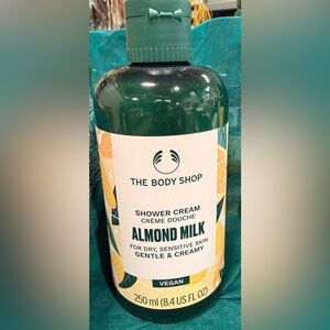 🌙 B157-4 The Body Shop Almond Milk Shower Cream